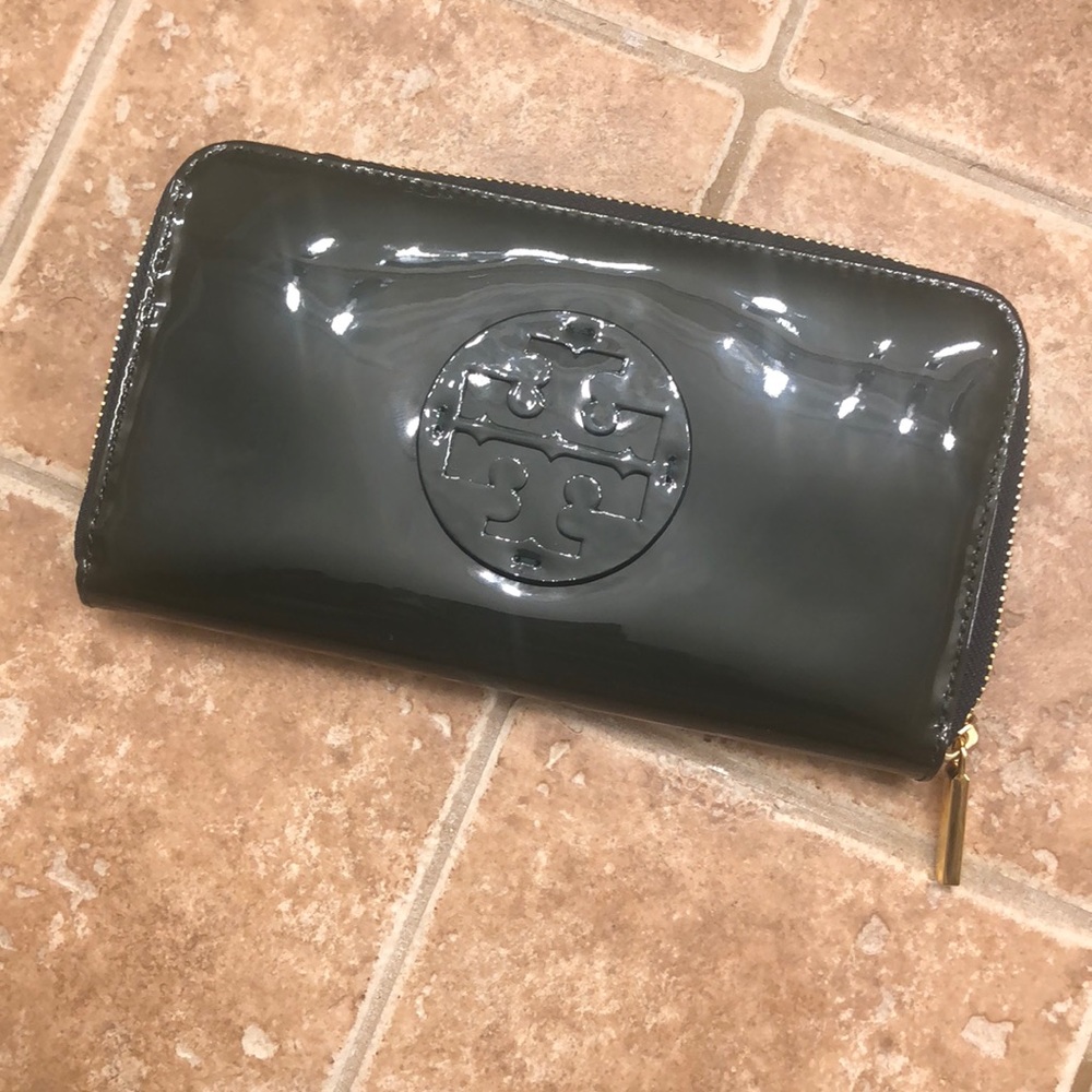 Tory Burch Zip Continental patent leather wallet